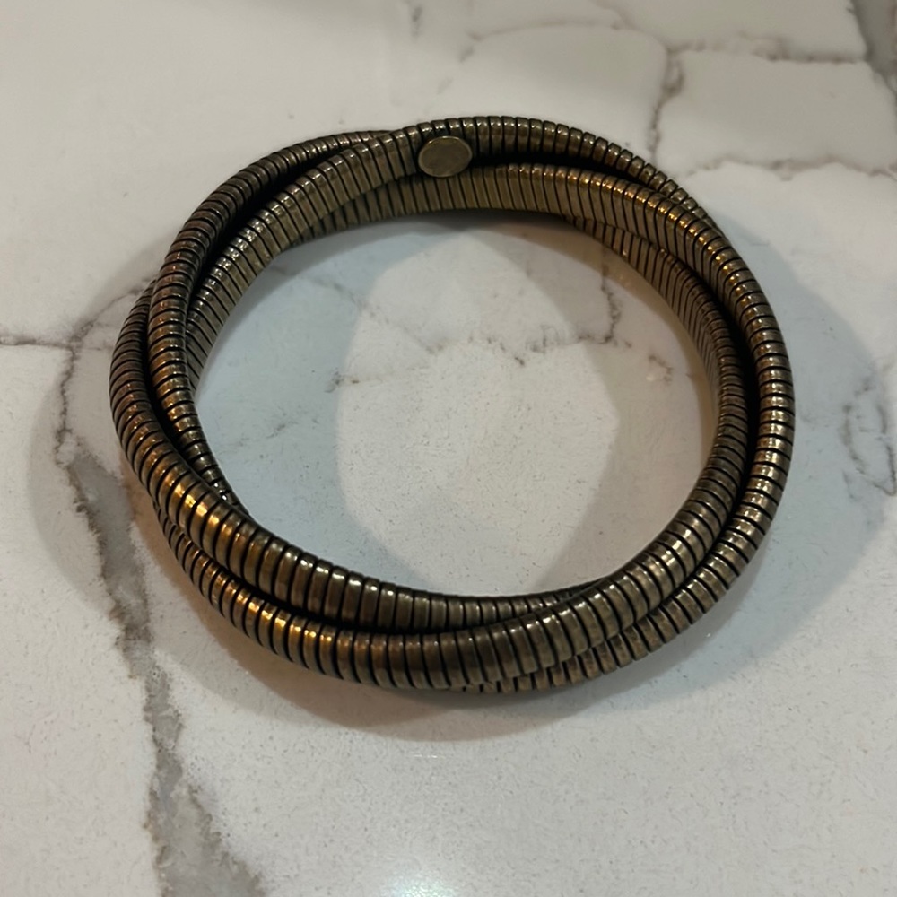 EUC Ann Taylor gold tone bracelet
